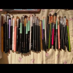 Lot of barely used eye makeup brushes